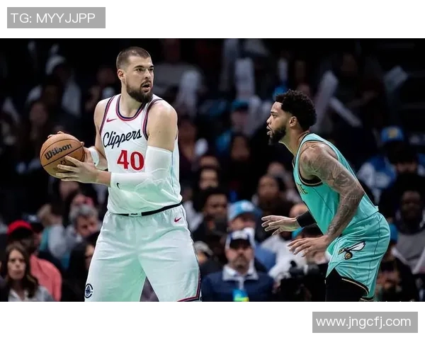 快船队困境解析：祖巴茨内线进攻效率提升难掩外线火力不稳与整体防守体系漏洞